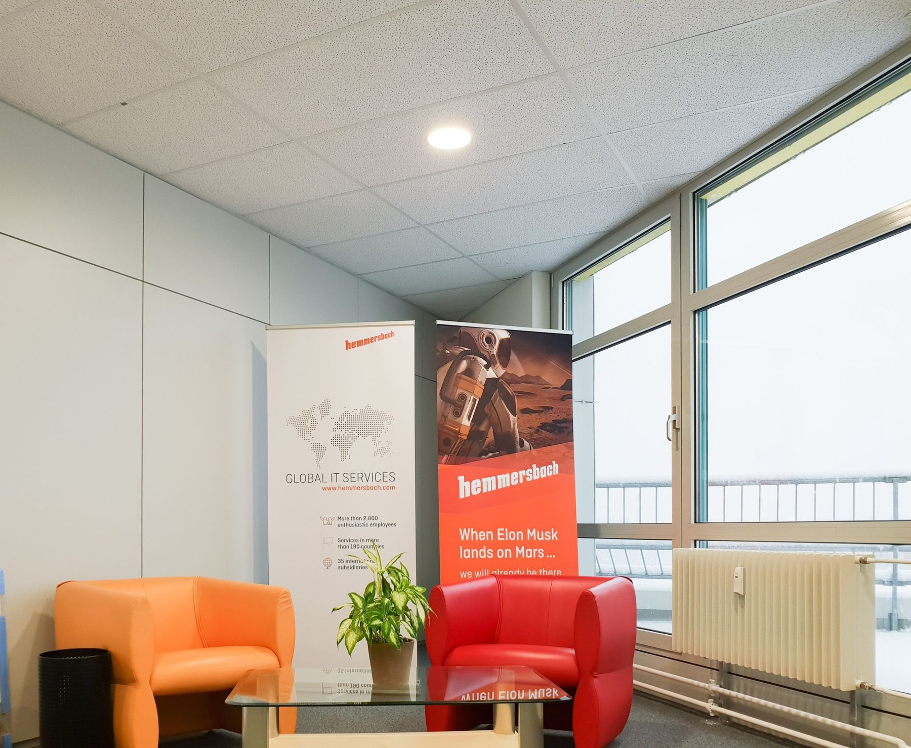 Büro mit neuer Mineralfaserdecke